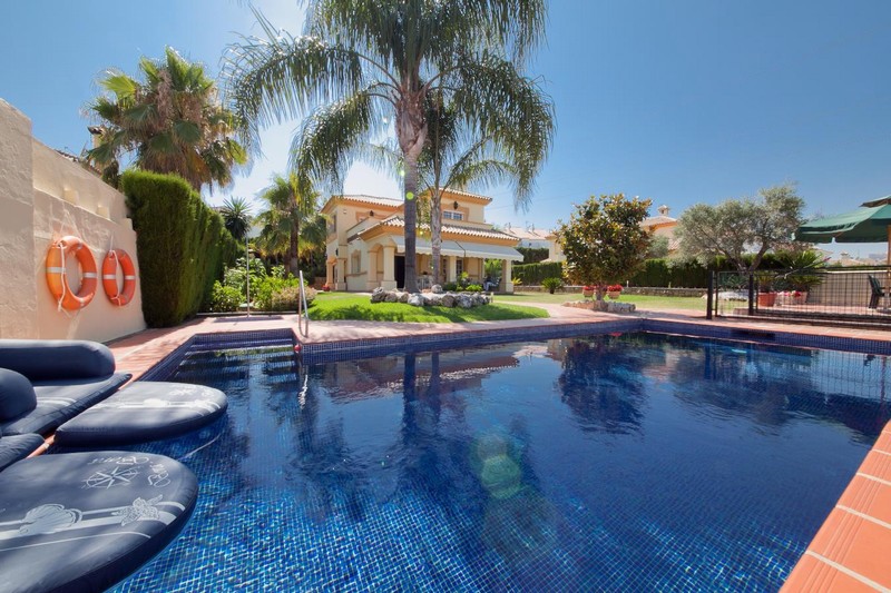 Villa en parfait état située entre Marbella et Estepona – à un prix réduit !