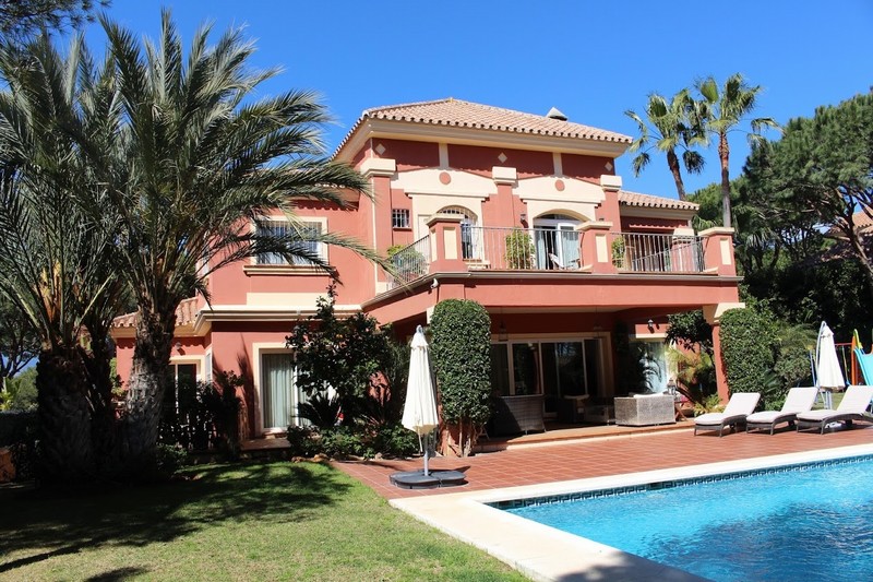 Prix Réduit! Villa familiale de 4 chambres à Hacienda Las Chapas, Marbella.