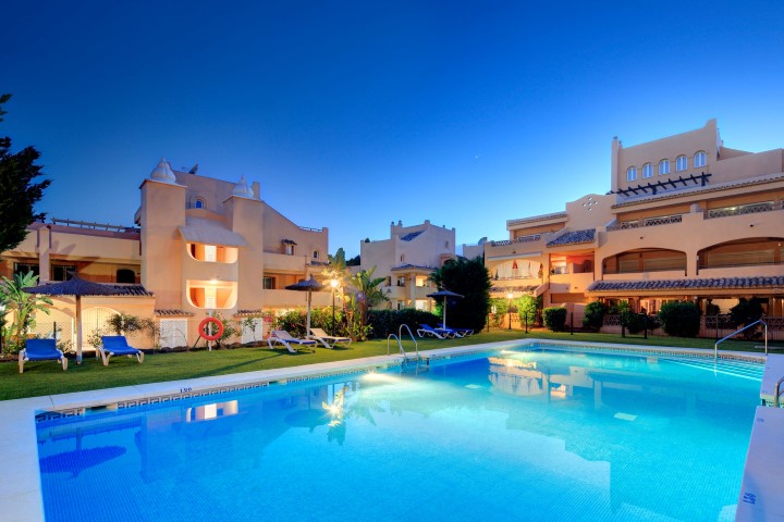 The Retreat: Appartements modernes de 2 chambres à vendre au village de Santa Maria, Marbella.