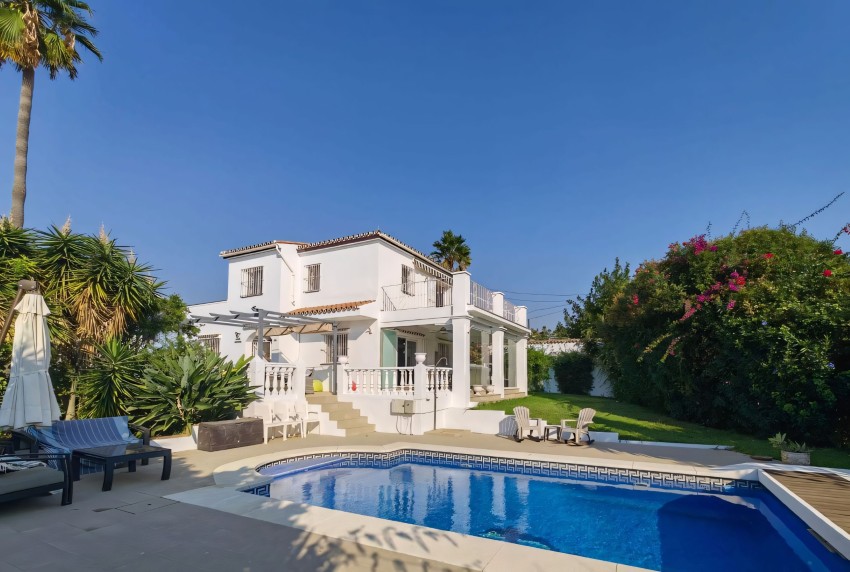 Freistehende Villa mit privatem Pool und Garten nahe Arena Beach Estepona