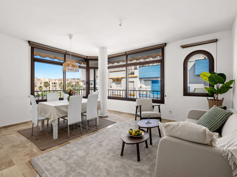 2-Bedroom Apartment in Estepona Town with Park Views and Garage