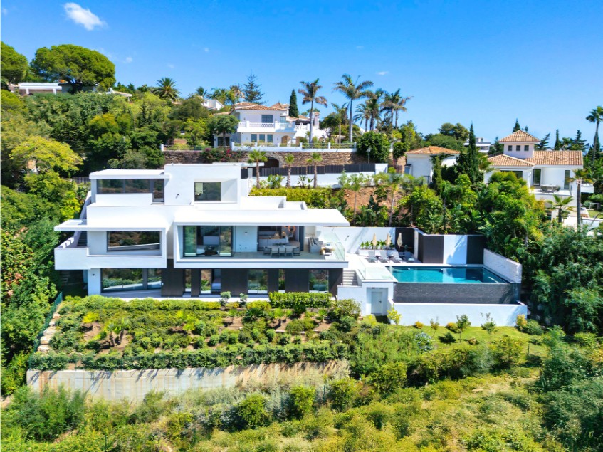 Contemporary villa with four bedrooms for sale in El Rosario