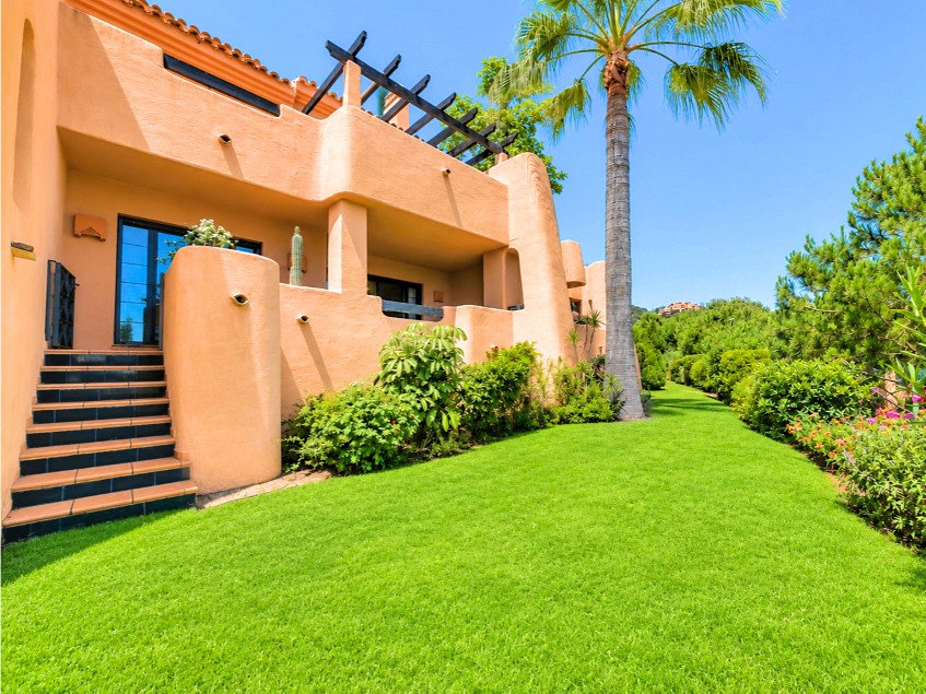 Las Lomas del Soto apartment with private garden area