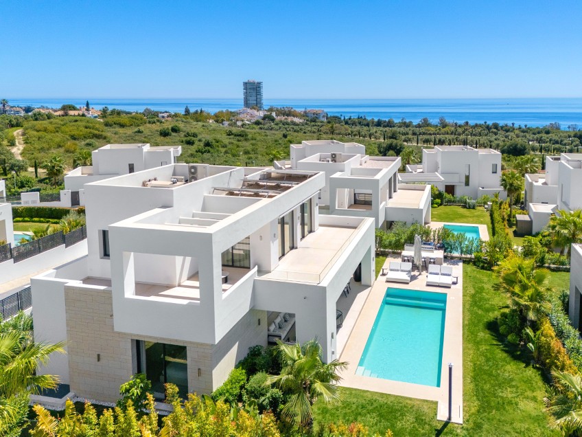 Contemporary five bedroom villa in La Finca de Marbella, East Marbella, with modern architecture, landscaped garden, heated swimming pool and outdoor terrace areas close to Rio Real Golf and the Costa del Sol beaches.