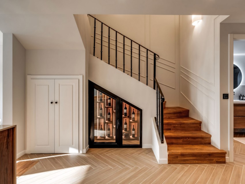 Innenansicht des renovierten Reihenhauses mit Terrassen und Gärten in Los Potros, Marbella Golf Valley, Nueva Andalucía.