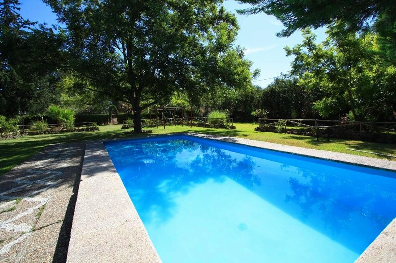 Coin country villa with pool