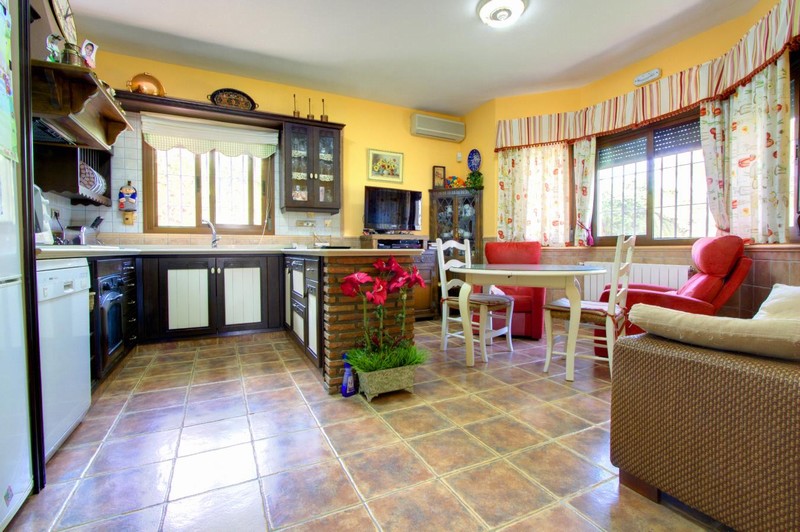 Alhaurin el Grande villa family kitchen
