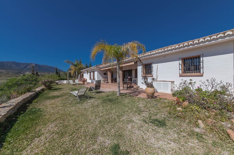 Finca Alharin de la Torre rear view