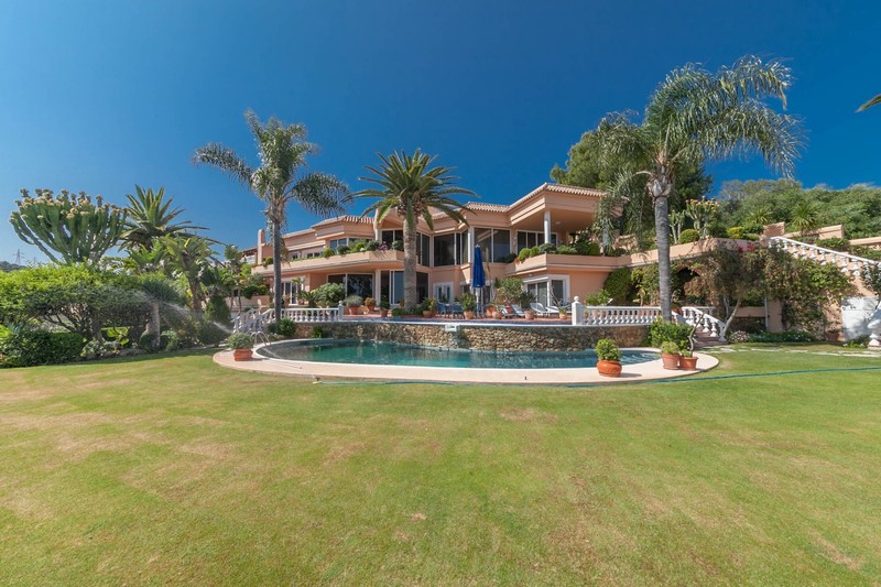 Hollywood style villa in Calahonda