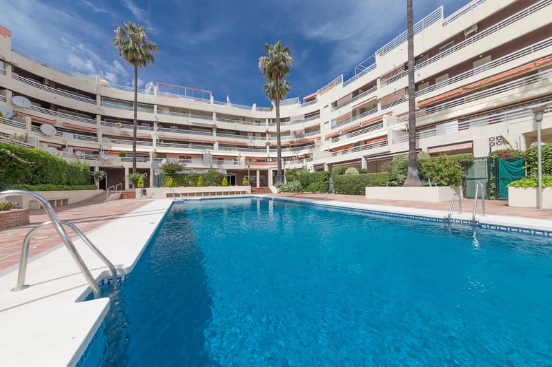 Parque Marbella,piscina