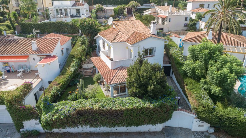 Villa for sale within walking distance of Puerto Banus