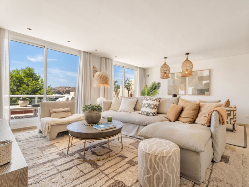 Appartement rénové de 3 chambres avec vue sur la campagne depuis la grande terrasse dans la résidence Ocean Pines, Benahavís.