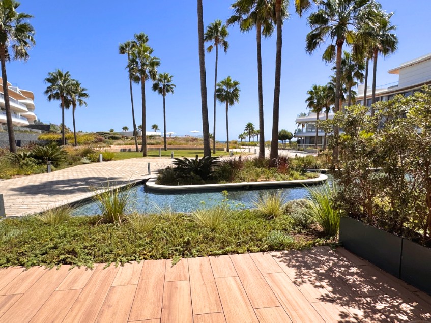 The Edge beachfront apartment with views to the sea