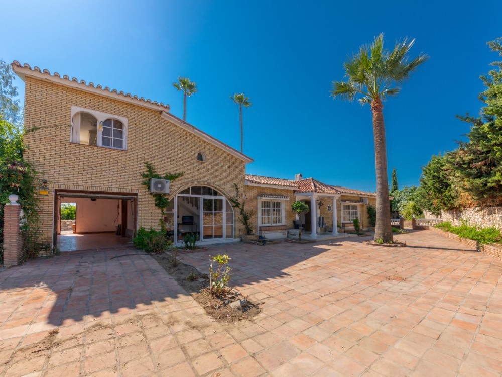 Villa mit Meerblick und großem Potenzial in La Sierrezuela Villa mit 4 Schlafzimmern in La Sierrezuela