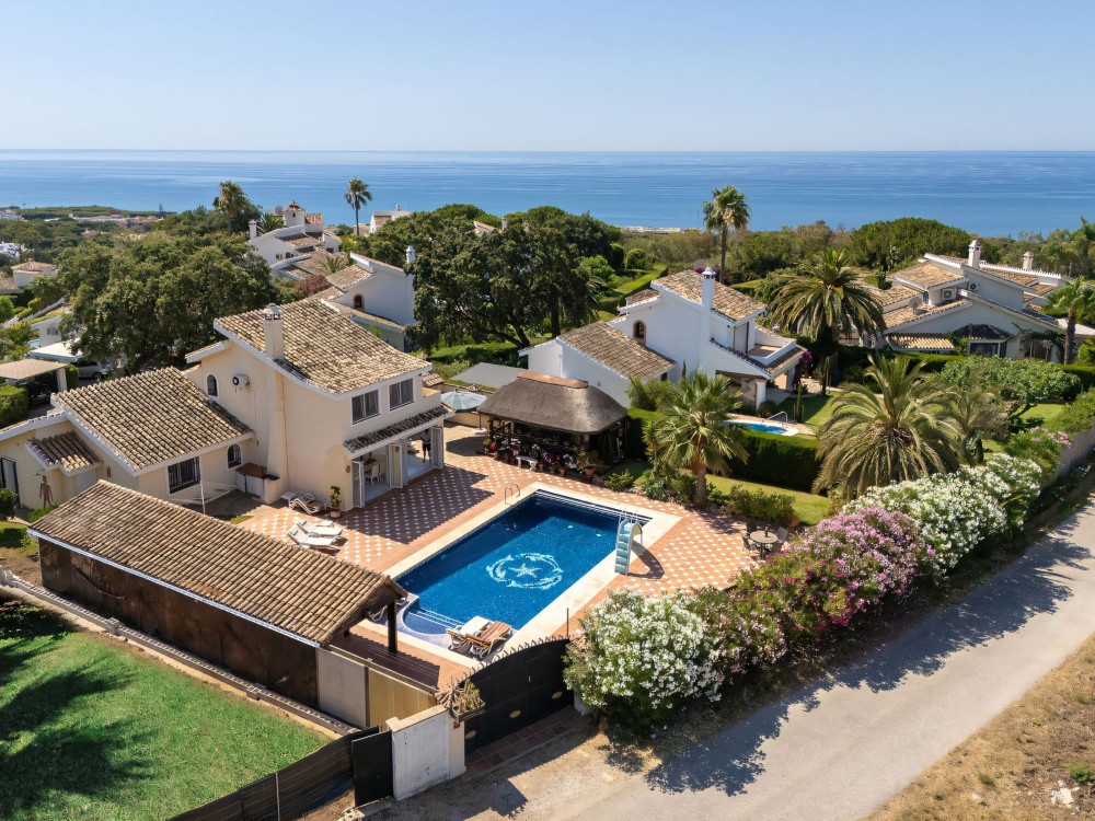 Voll möblierte Villa in Calahonda Villa in Calahonda mit Mittelmeerblick