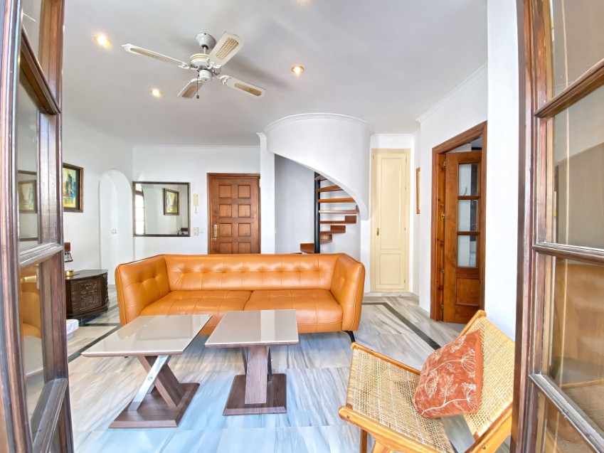 Private Dachterrasse in der Altstadt von Marbella Blick von der privaten Dachterrasse dieses Duplex-Penthouses in der Altstadt von Marbella, nur wenige Schritte von der Plaza de los Naranjos entfernt.