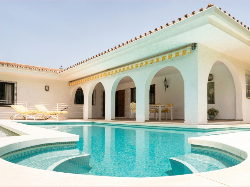 Altavista San Pedro Villa mit Garten und Pool Freistehende Villa mit 3 Schlafzimmern in Altavista, San Pedro de Alcántara, mit privatem Garten, Pool und überdachter Terrasse.