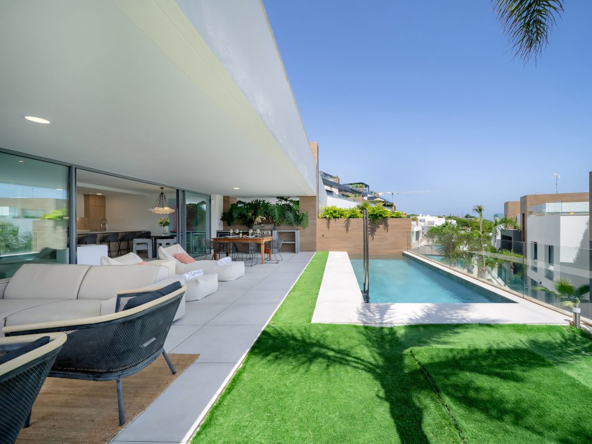 Wohnung mit Garten und privatem Pool in Artola Homes Cabopino Geräumige Erdgeschosswohnung mit 3 Schlafzimmern, privatem Pool, Terrasse und Garten in Artola Homes nahe dem Strand von Cabopino Marbella