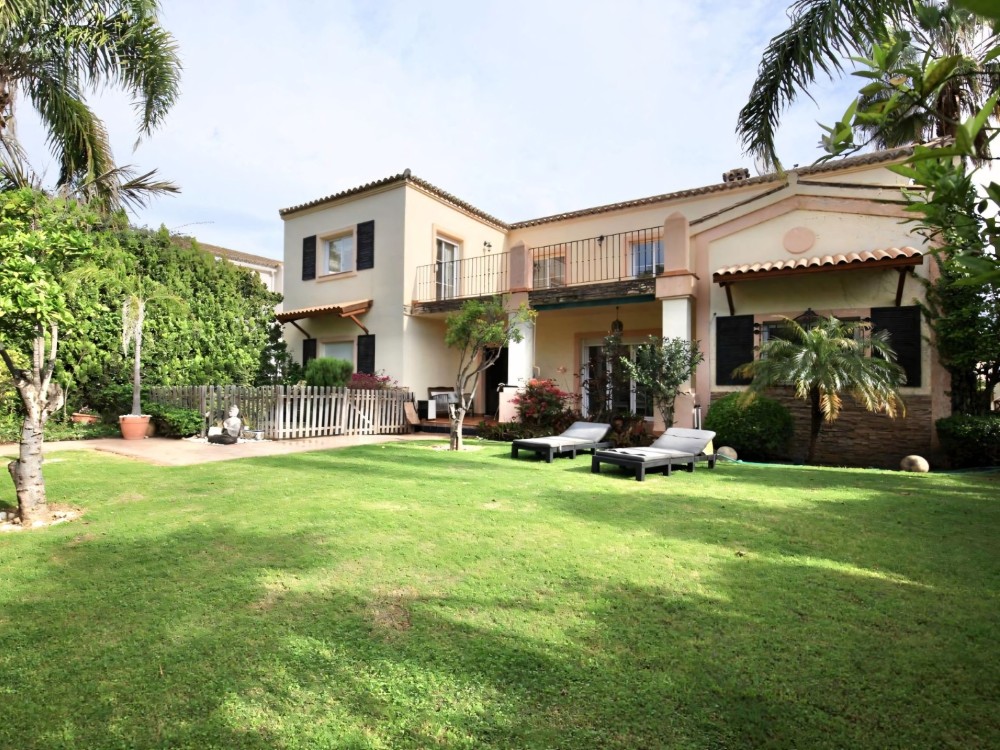 Großzügige Familienvilla mit 5 Schlafzimmern in Guadalmina Alta, Marbella