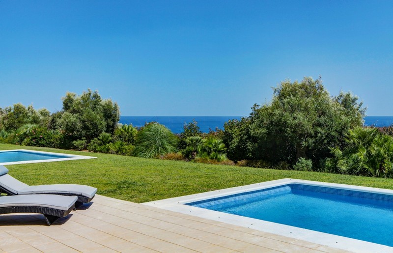 Private pool and view Private pool and view