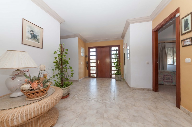 Spacious hallway in the country villa for sale in Monda