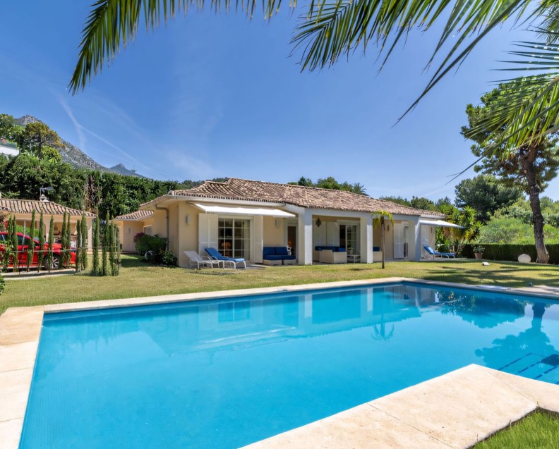Garden and Terrace of the Villa in Cascadas de Camoján Mature gardens and spacious terraces with views to La Concha — a private and peaceful retreat in Marbella’s most exclusive setting.