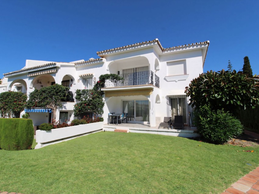 Renovated garden apartment in El Paraiso Alto Benahavis Exterior view of a renovated 2-bedroom garden apartment in El Paraiso Alto, Benahavis, with covered terrace and landscaped surroundings.