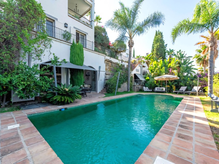 Villa in Sierra Blanca Country Club Marbella Four bedroom villa with guest apartment in Sierra Blanca Country Club near Marbella with pool, terraces and lake views.