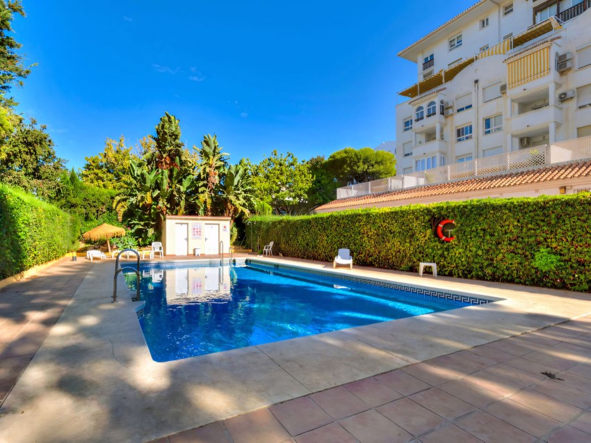 2 bedroom apartment in Fuengirola Centre Sixth floor apartment with terrace and pool in Fuengirola Centre close to Market Square and beaches.
