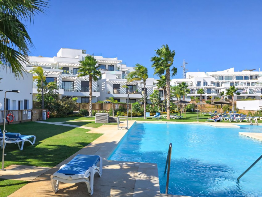 Private Pool Terrace at Casa Banderas Penthouse, La Cala de Mijas Spacious south-east facing terrace with private infinity pool and coastal views at Casa Banderas, La Cala de Mijas.