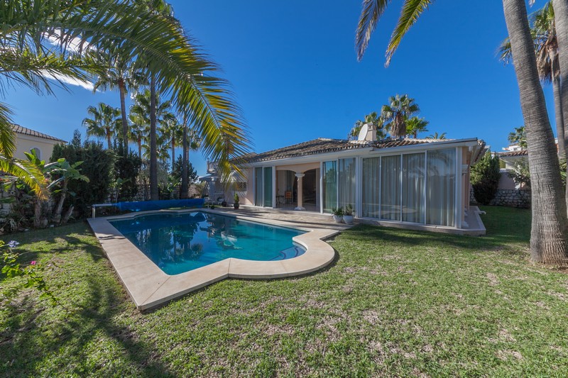 Villa y piscina Villa y piscina