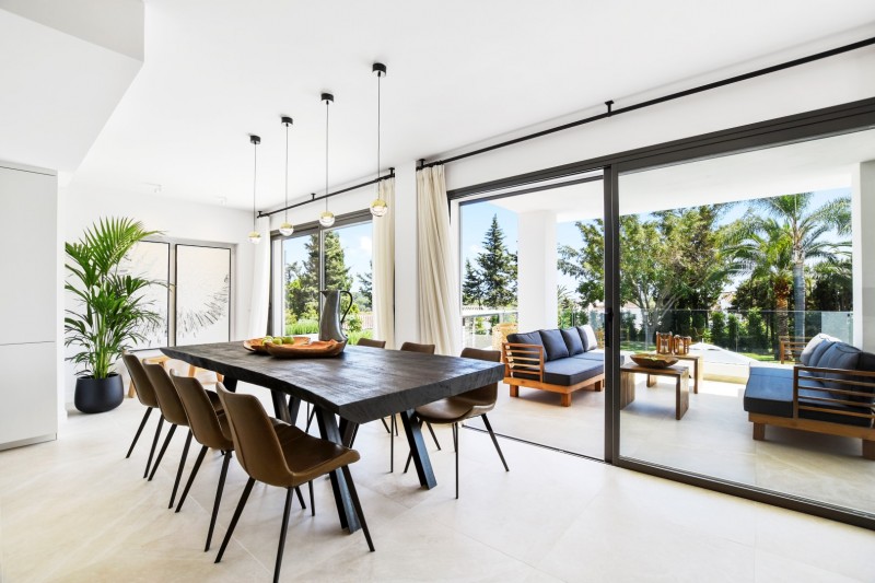 dining room Elviria villa for sale dining room