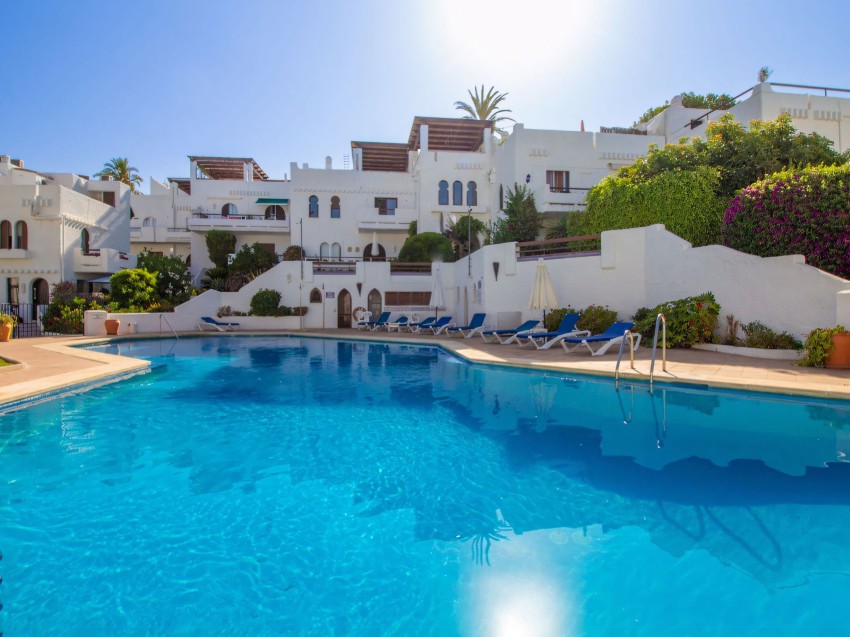 Reihenhaus in Pueblo Arabesque, Nueva Andalucía Reihenhaus im maurischen Stil mit Terrassen und Zugang zum Pool in Nueva Andalucía, Marbella