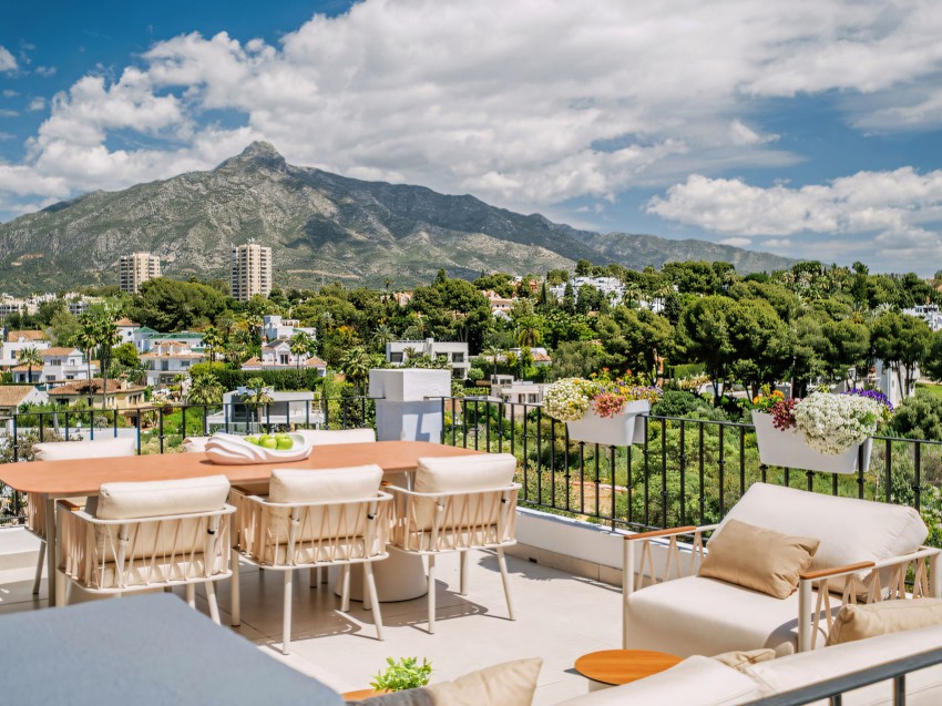 Ático moderno en Nueva Andalucía Ático renovado con amplias terrazas y vistas en Nueva Andalucía, Marbella