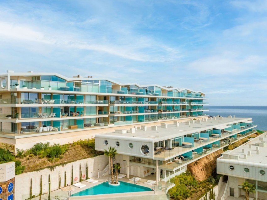 Apartamento en Med One El Higuerón con vistas al mar Fuengirola Apartamento espacioso en Med One El Higuerón Fuengirola con terraza y vistas panorámicas al mar
