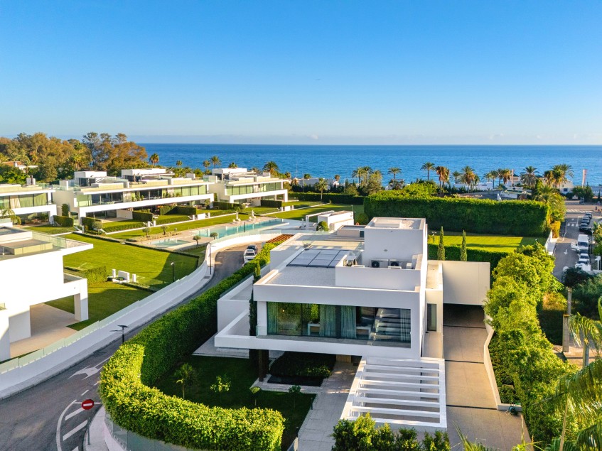 Villa junto a la playa en la Milla de Oro Villa de lujo en Marbella muy cerca de la playa
