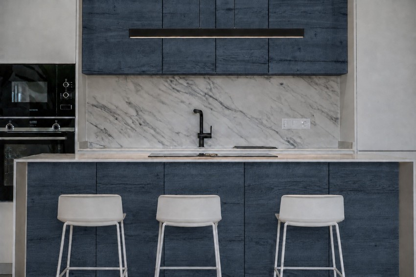 Cocina azul Visualización de la cocina creada con IA y detalles en azul.