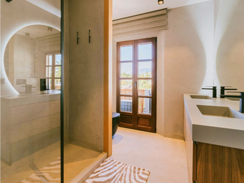 Baño reformado Elegante baño reformado en Lomas de Marbella Club Pueblo.