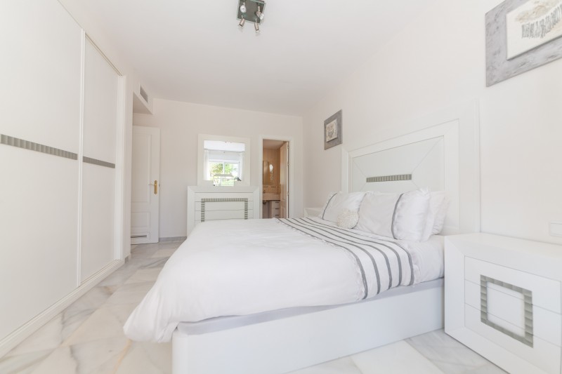 Bedrooom Locrimar IV, Nueva Andalucia apartment for sale bedroom