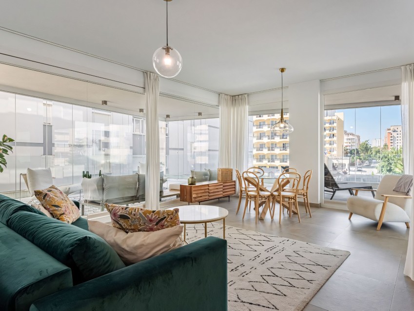 Appartement à vendre proche de la plage à Torreblanca, Fuengirola Appartement moderne de 2 chambres dans la résidence Bluewave, Torreblanca, Fuengirola, à quelques pas de la plage et des services locaux.