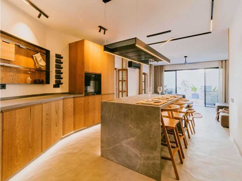 Cuisine rénovée Cuisine rénovée de style maison de campagne à Lomas de Marbella Club Pueblo.