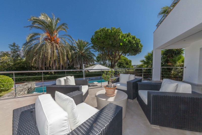 Nueva Andalucia villa for sale with extensive terraces