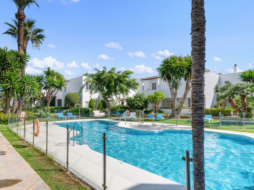 Appartement Jardines de Andalucia Nueva Andalucía Marbella Buitenaanzicht en terras van het 4 slaapkamer appartement te koop in Jardines de Andalucia, Nueva Andalucía, Marbella