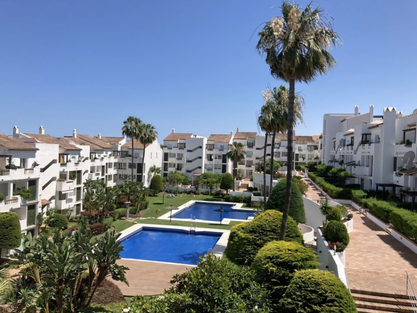 Penthouse in Las Jacarandas Bel Air Nieuwe Gouden Mijl Estepona Uitzicht op een penthouse met 2 slaapkamers en terrassen in Las Jacarandas, Bel Air, Nieuwe Gouden Mijl Estepona.