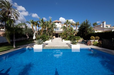 4 bedroom ,4 bathroom luxury villa for sale in Las Chapas Playa, Marbella