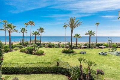 Luxusapartment mit 3 Schlafzimmern und 3 Bädern in erster Strandlinie an der Costa del Mar an der Neuen Goldenen Meile in Estepona
