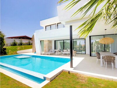 Inflyttningsklar nybyggd villa med 4 sovrum till salu i Valle Romano, Estepona, Costa del Sol