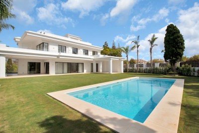 Villa de lujo de nueva construcción en Las Lomas de Marbella Club