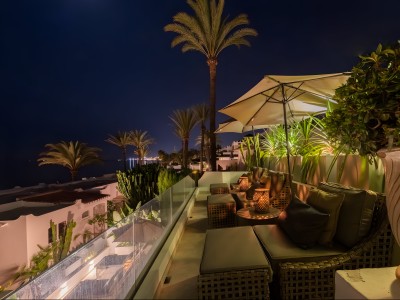 Bungalow de lujo en la playa en Oasis Club en la Milla de Oro de Marbella