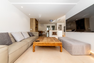 Casa adosada de 2 dormitorios completamente reformada en La Campana, Nueva Andalucía